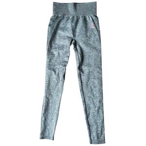 Gymshark Gray Leggings Sleek Form-Fitting Design